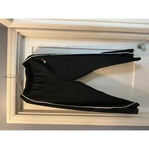 Nike Training Pants Vintage 137493 M EUC - Embroidered Logo, Zip ankles